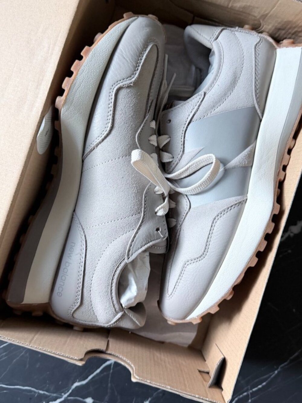 New Balance 327
